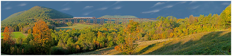 Moodna Viaduct Pano No 2 PRES w train s